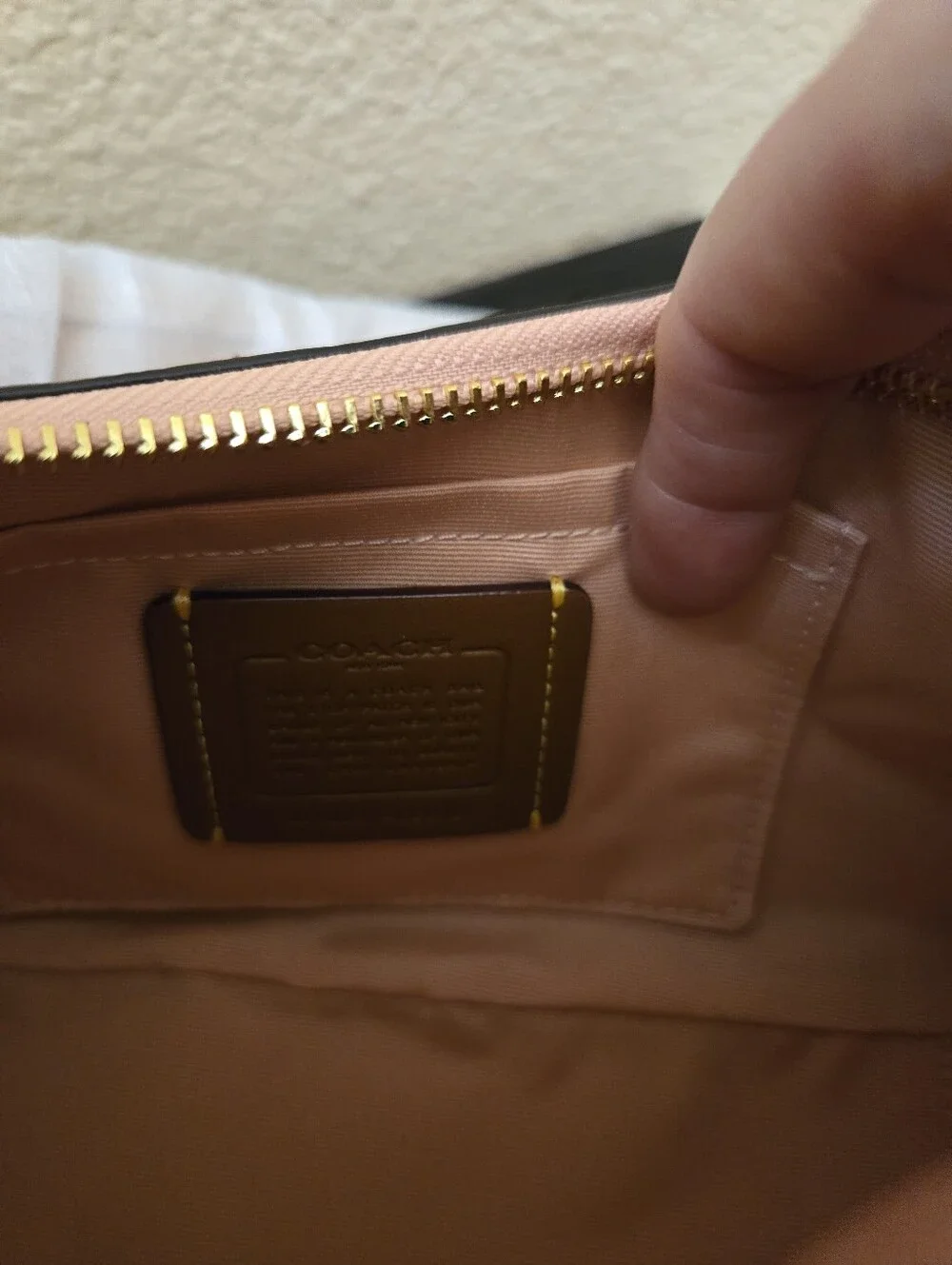 Coach Ashton Shoulder Bag In Signature Leather